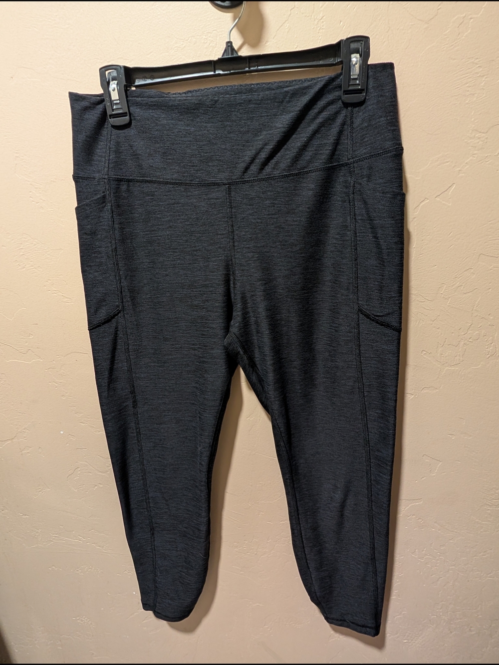 Victoria's Secret Dark Charcoal Heathered Capri Leggings with Side Pockets Large - Picture 1 of 6